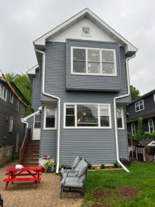 Picture of home with newly installed Royal Estate Premium Vinyl Siding